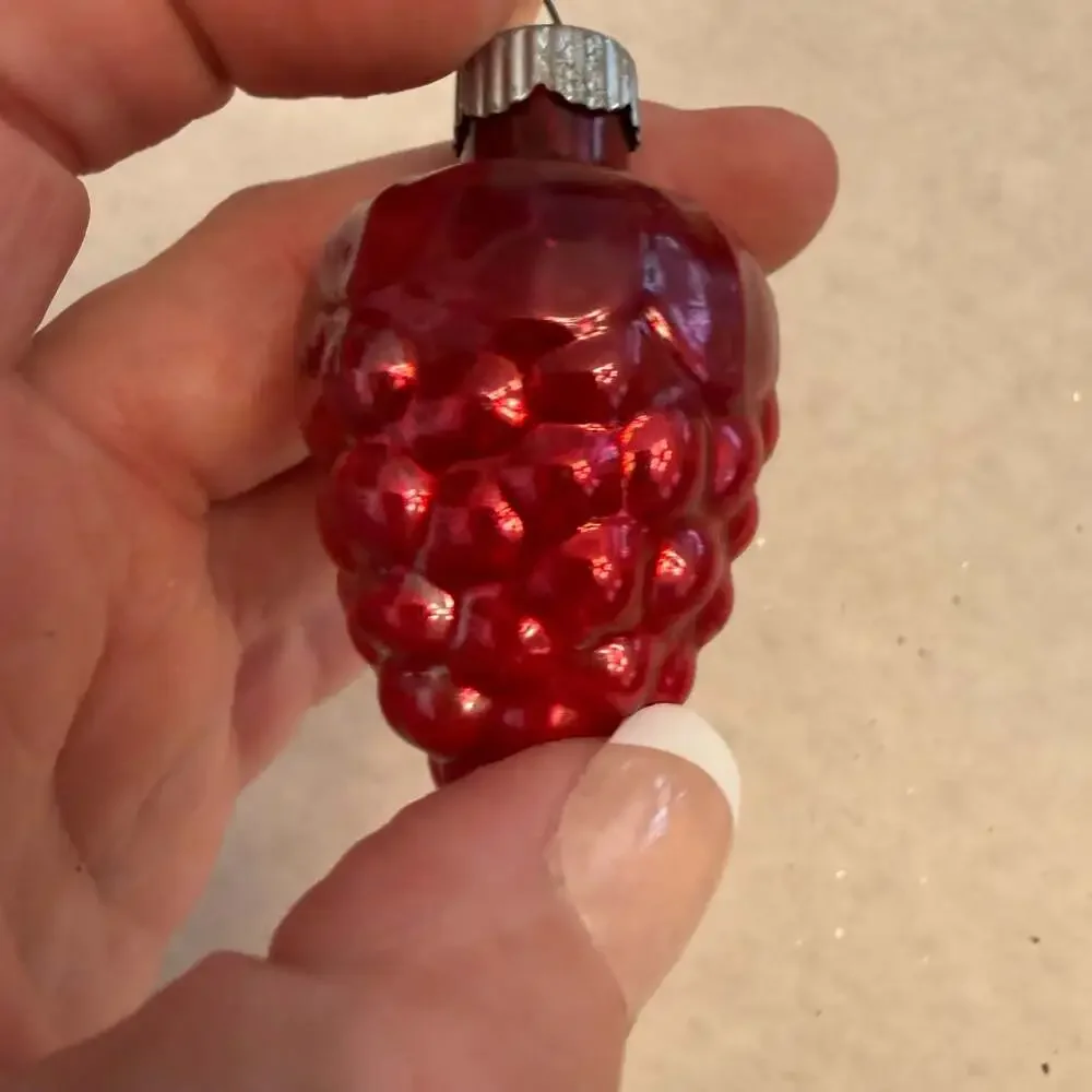 Vtg Shiny Brite Mercury Glass Christmas Ornament Red Grape Bunch Cluster